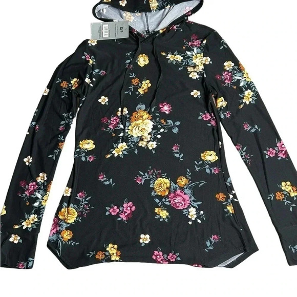 NWT  SM & MED 🇨🇦 women s black hoodie. With colorful flowers,super lightweight - Picture 9 of 9
